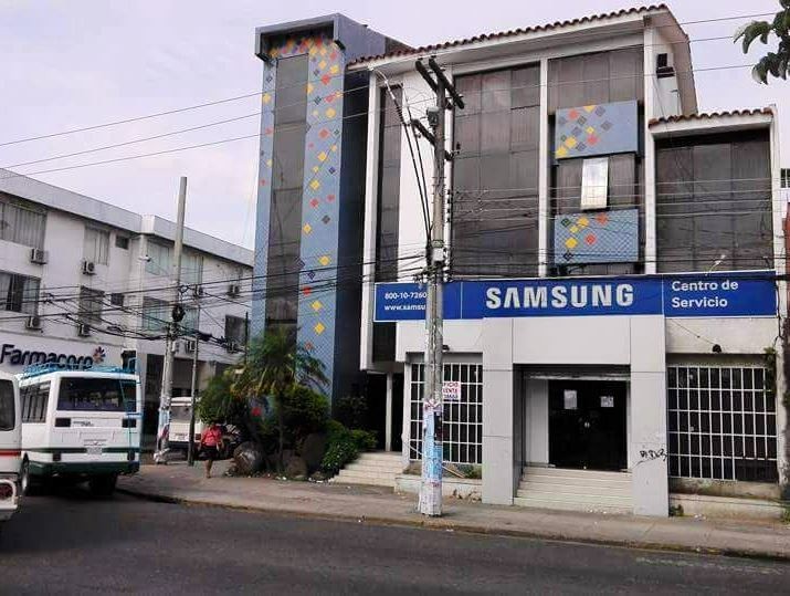 Edificio Av. Argamosa esquina Calle Charcas. 1° Anillo Foto 7