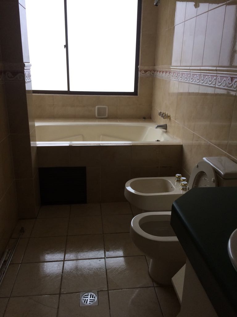 Departamento en Obrajes en La Paz 3 dormitorios 3 baños 1 parqueos Foto 2