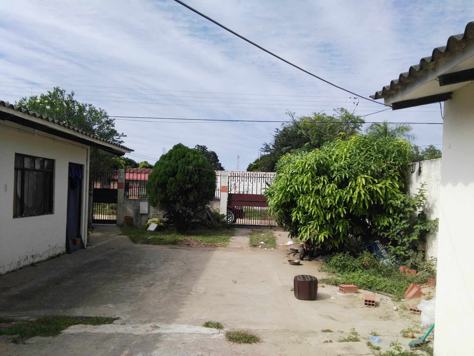 Casa en VentaAV. BATEON  7 dormitorios 3 baños 4 parqueos Foto 2