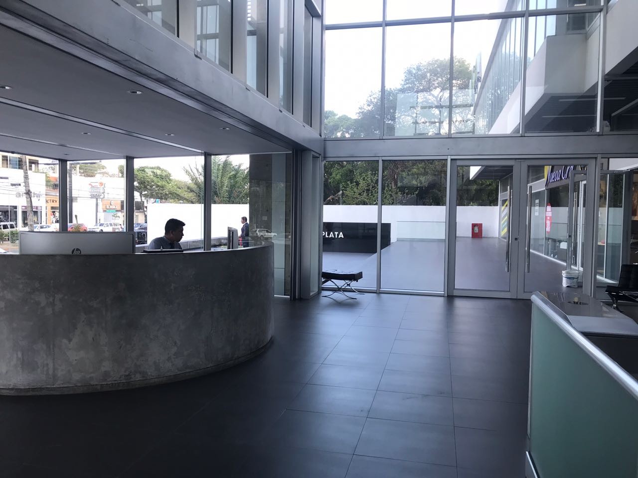 Oficina en Equipetrol en Santa Cruz de la Sierra 2 dormitorios 2 baños 2 parqueos Foto 4