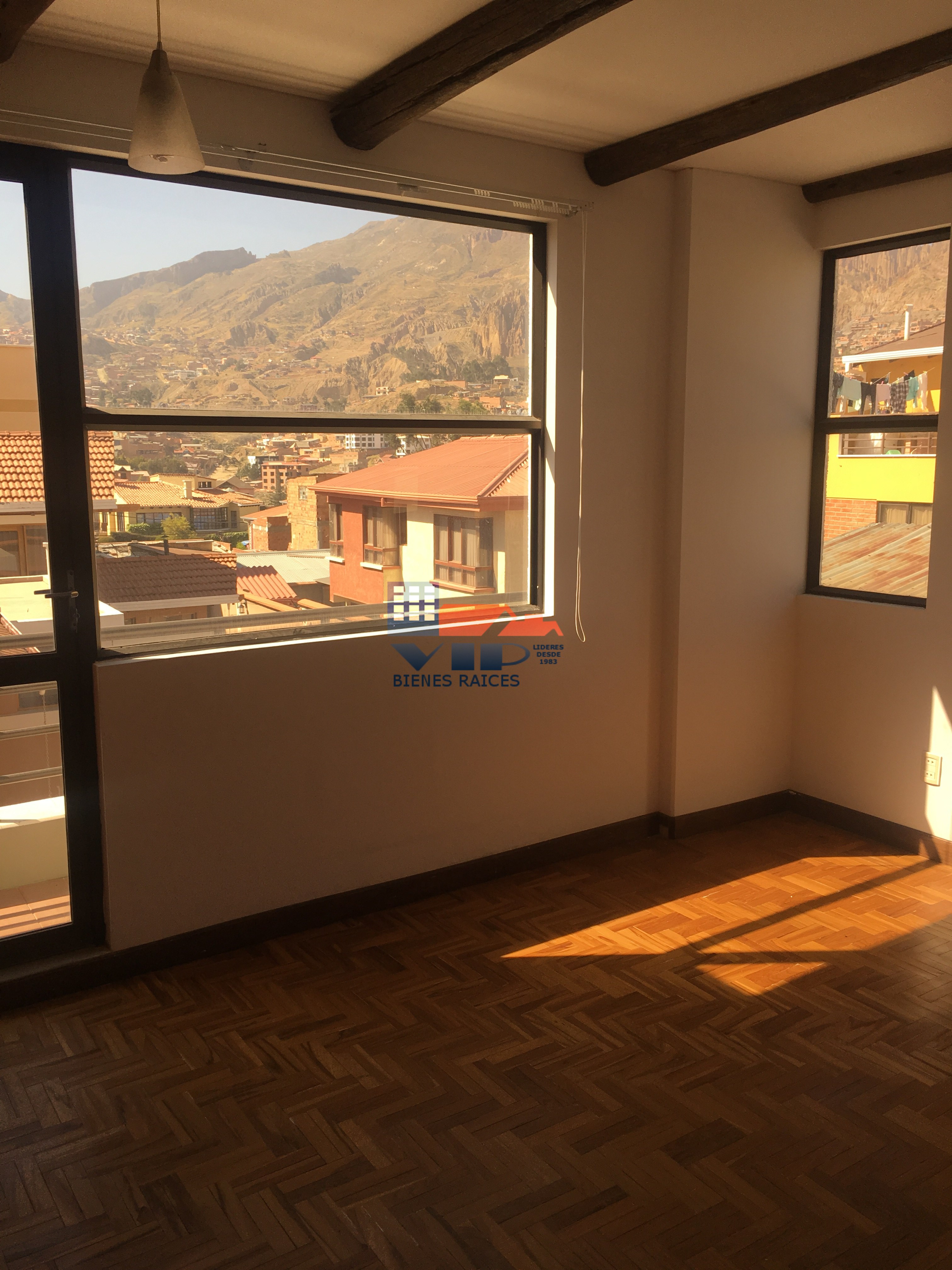Casa en Cota Cota en La Paz 3 dormitorios 3 baños  Foto 9
