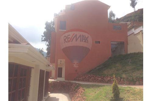 Casa en Achumani en La Paz 10 dormitorios 5 baños 3 parqueos Foto 12