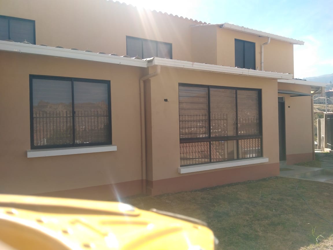 Casa en Achumani en La Paz 3 dormitorios 4 baños 3 parqueos Foto 1