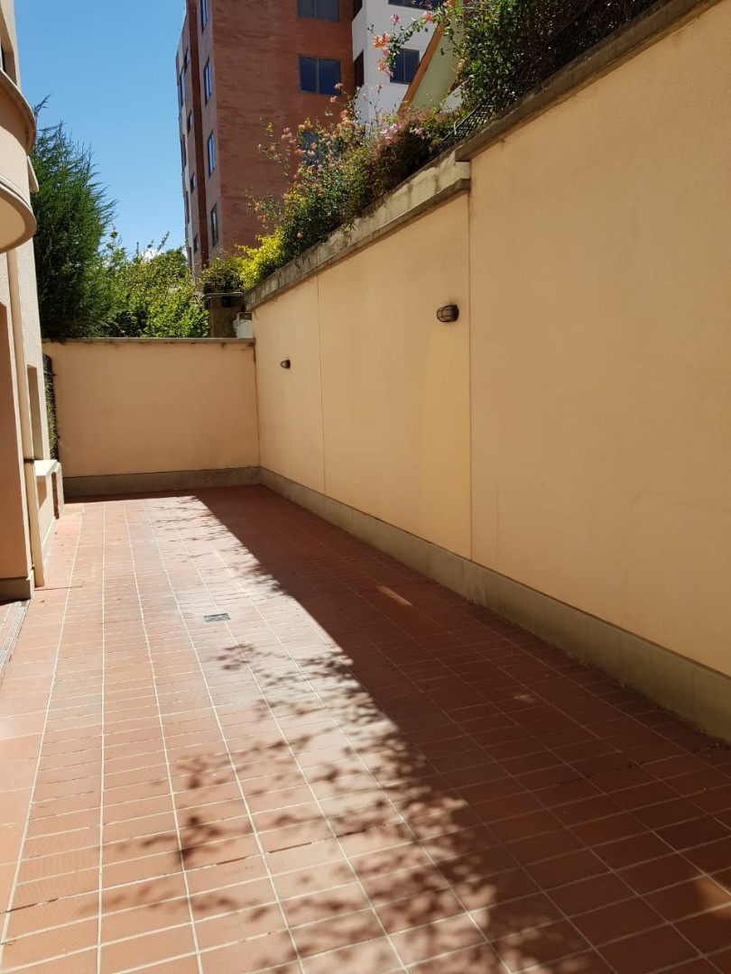 Departamento en Achumani en La Paz 3 dormitorios 4 baños 1 parqueos Foto 4