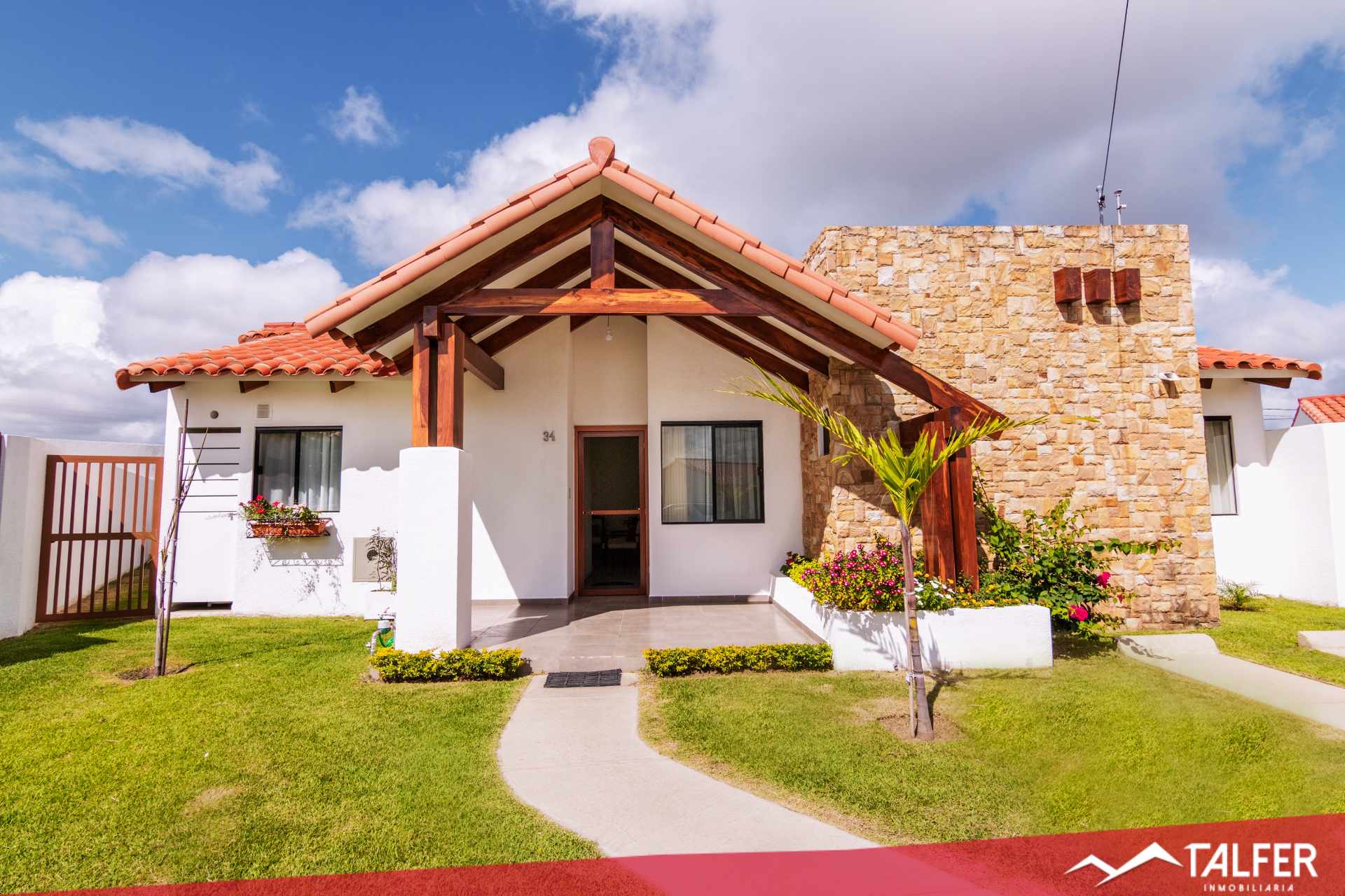 Casa en Carretera Norte en Santa Cruz de la Sierra 5 dormitorios 3 baños 2 parqueos Foto 1