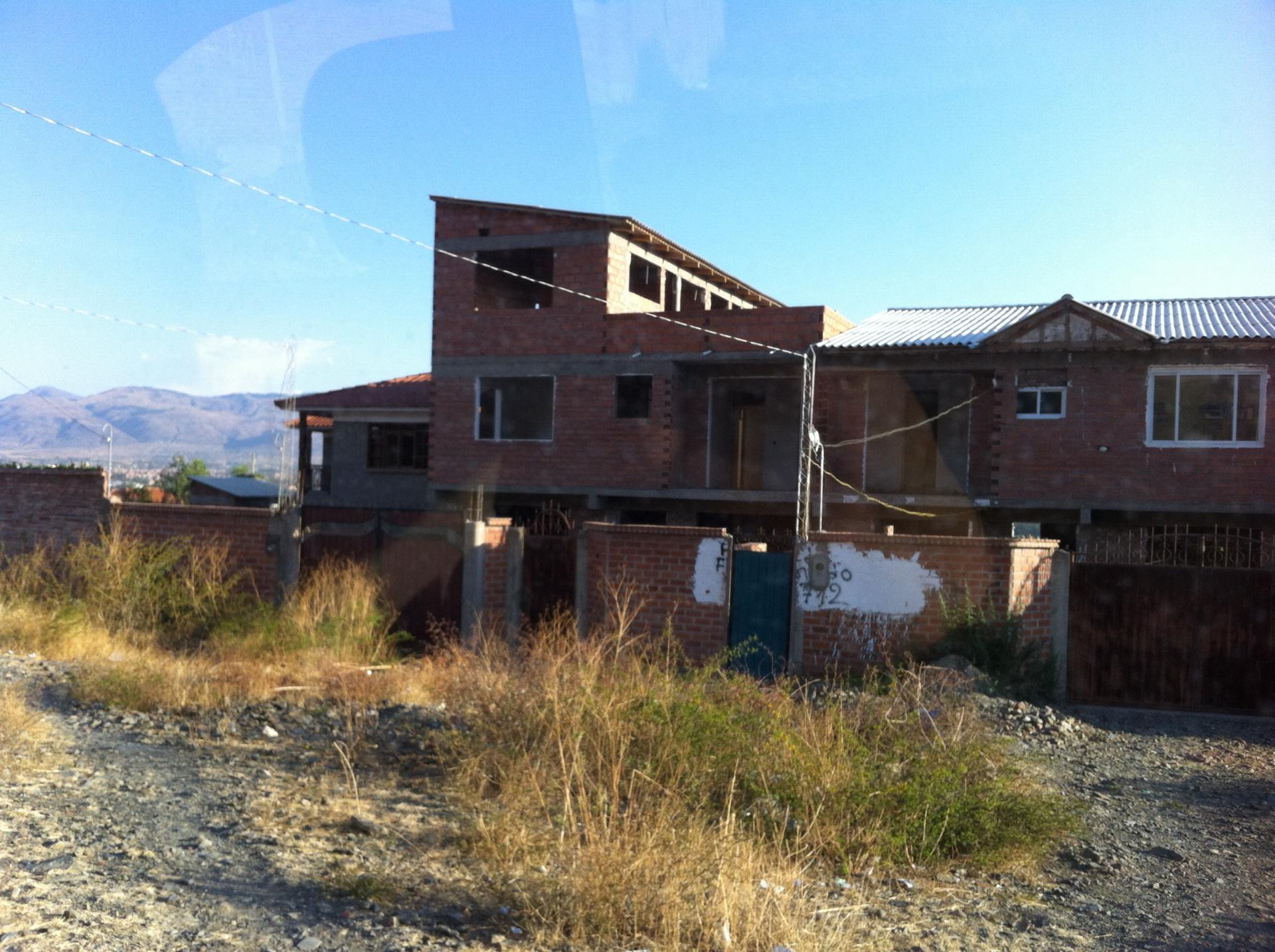 Casa en VentaKm 7 y 1/2 hacia sacaba,, Huayllani norte, zona Guadalupe -urbanización DID,,,más claro para ubicarse 3 cuadras bajando de la av. Circunvalación . Foto 4