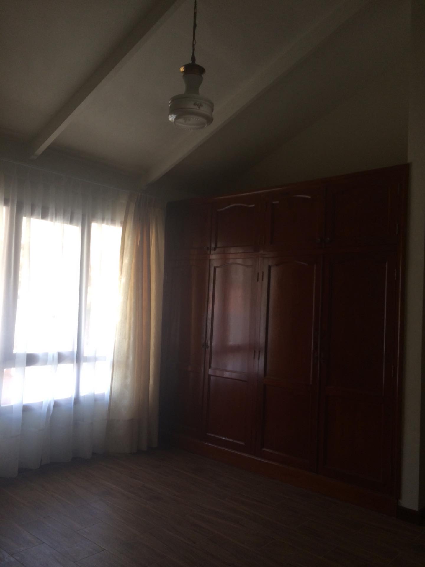 Casa en AnticréticoCalle kiswara 4 dormitorios 4 baños 2 parqueos Foto 5