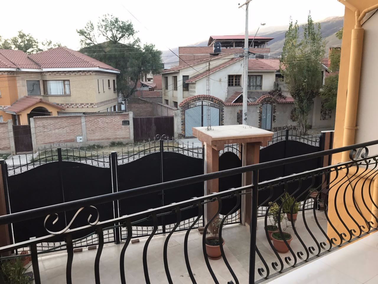 Casa en Sacaba en Cochabamba 5 dormitorios 5 baños 5 parqueos Foto 4