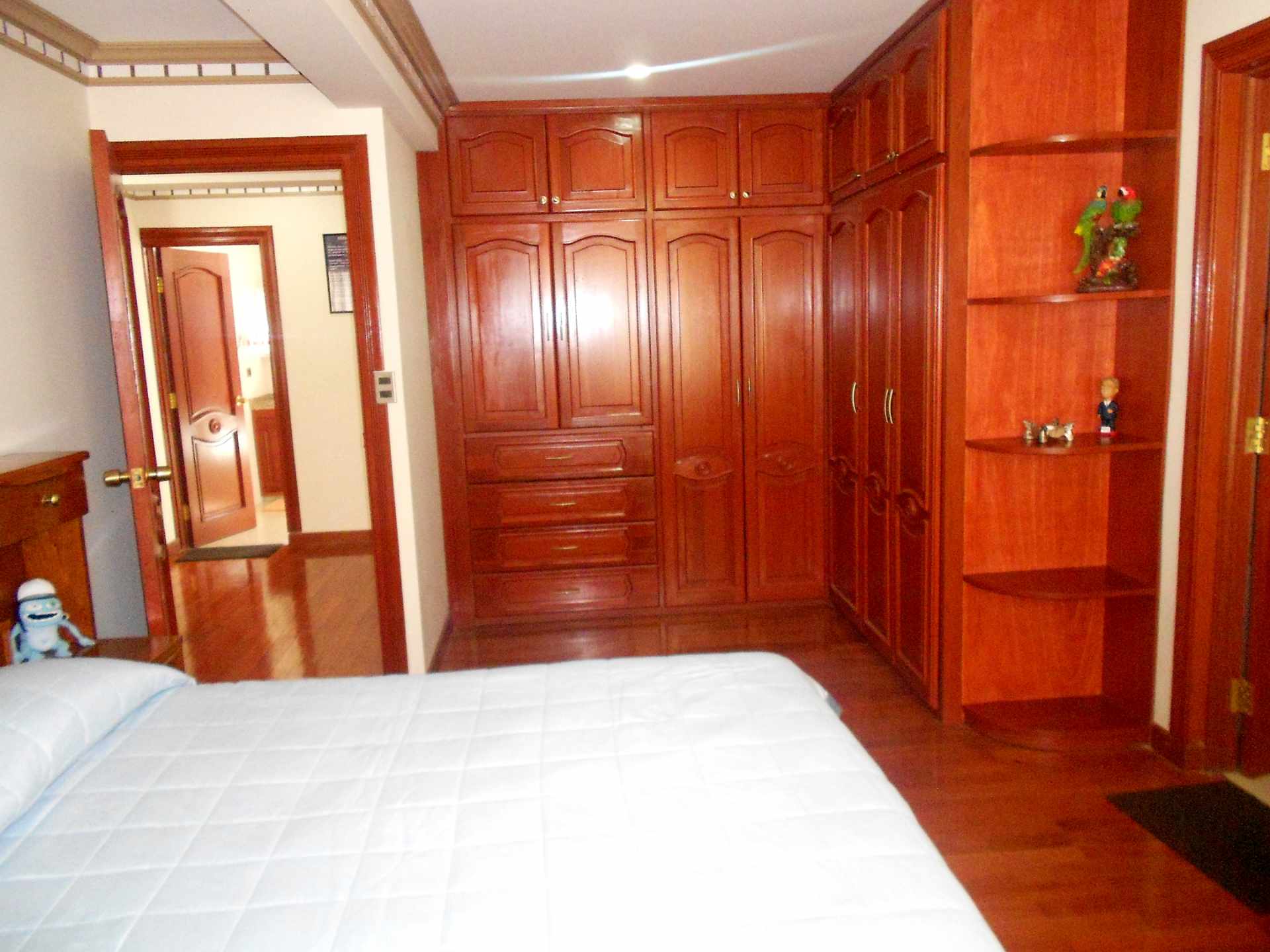 Departamento en Tiquipaya en Cochabamba 3 dormitorios 3 baños 1 parqueos Foto 3