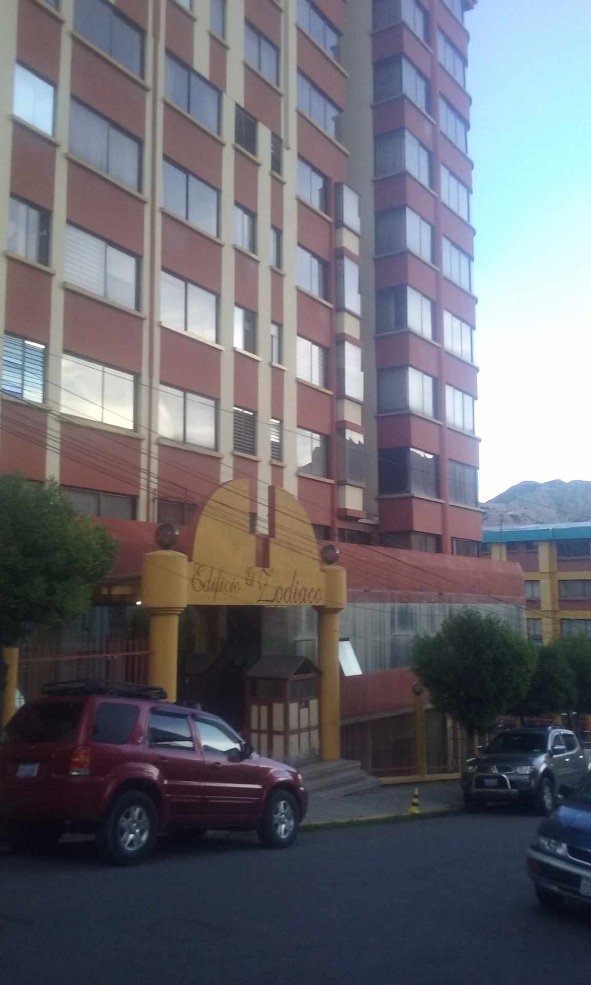 Departamento en Obrajes en La Paz 3 dormitorios 3 baños 1 parqueos Foto 1