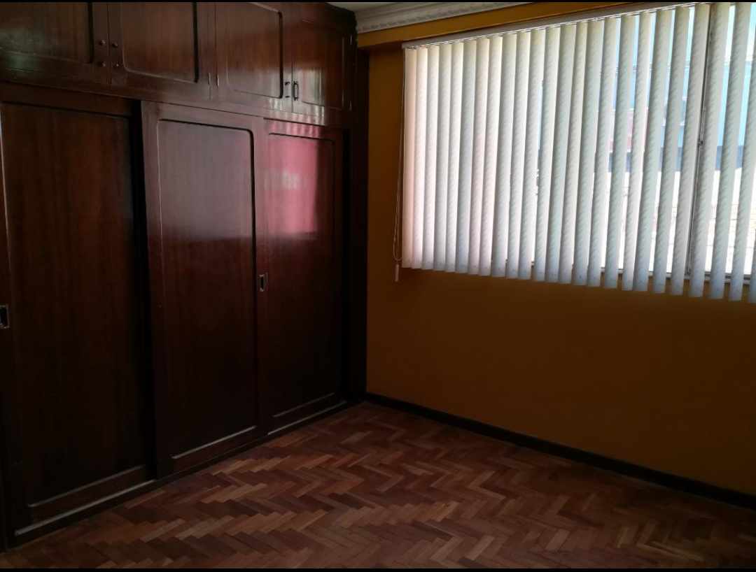 Departamento en San Jorge en La Paz 2 dormitorios 2 baños  Foto 3