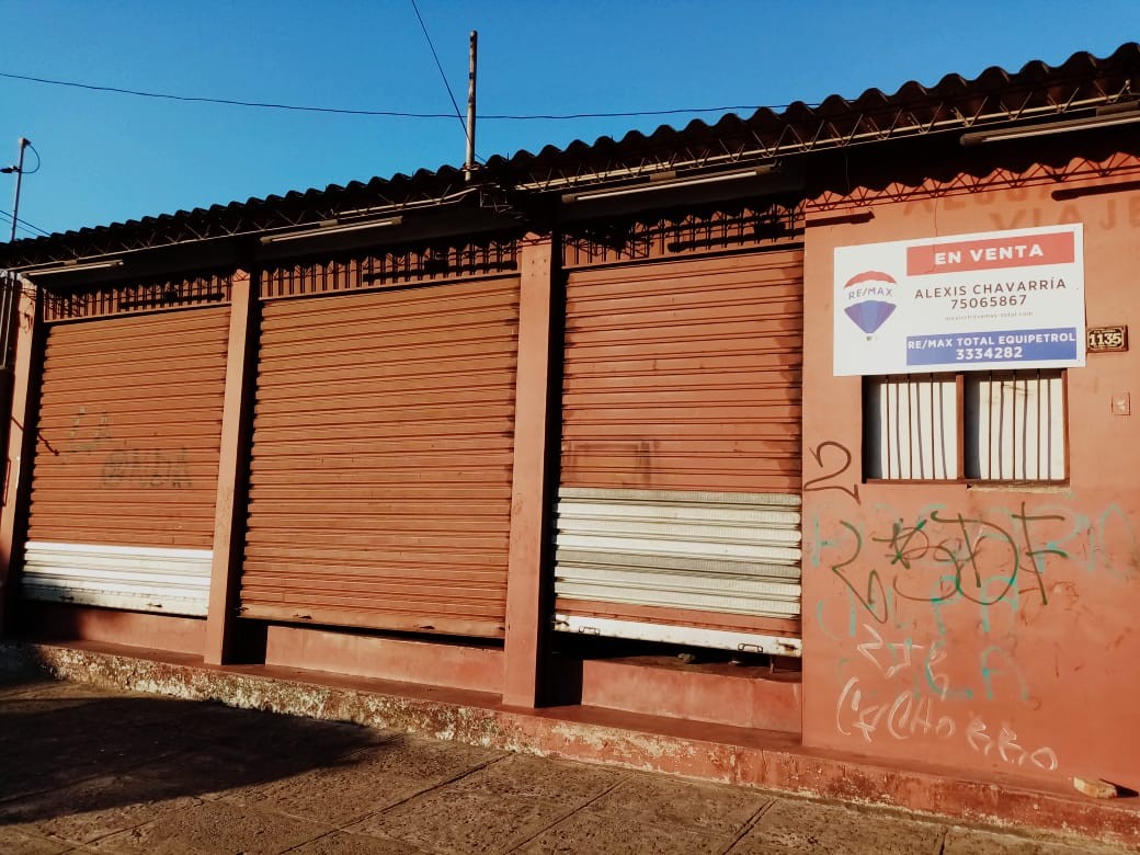 Casa en VentaAv. Omar Chavez entre 1er  y 2do anillo 10 dormitorios 11 baños 2 parqueos Foto 1