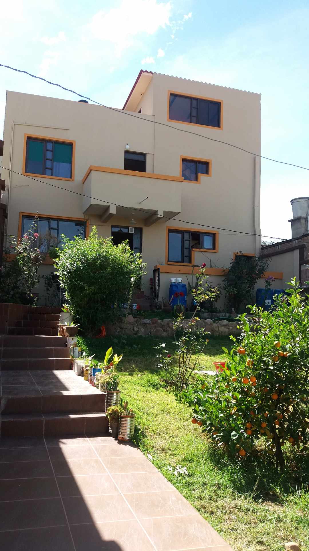 Casa en Mesadilla en Cochabamba 6 dormitorios 3 baños 2 parqueos Foto 1