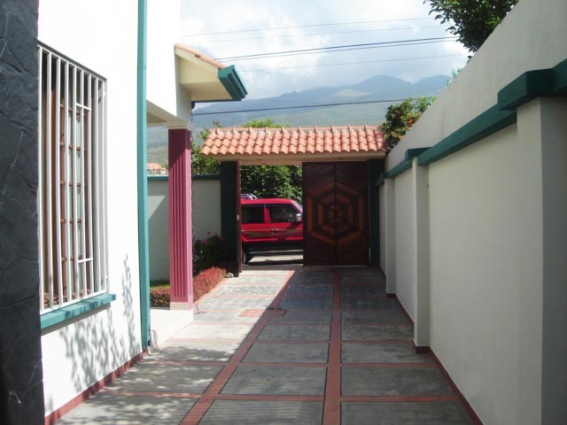 Casa en Pacata en Cochabamba 4 dormitorios 4 baños 4 parqueos Foto 8