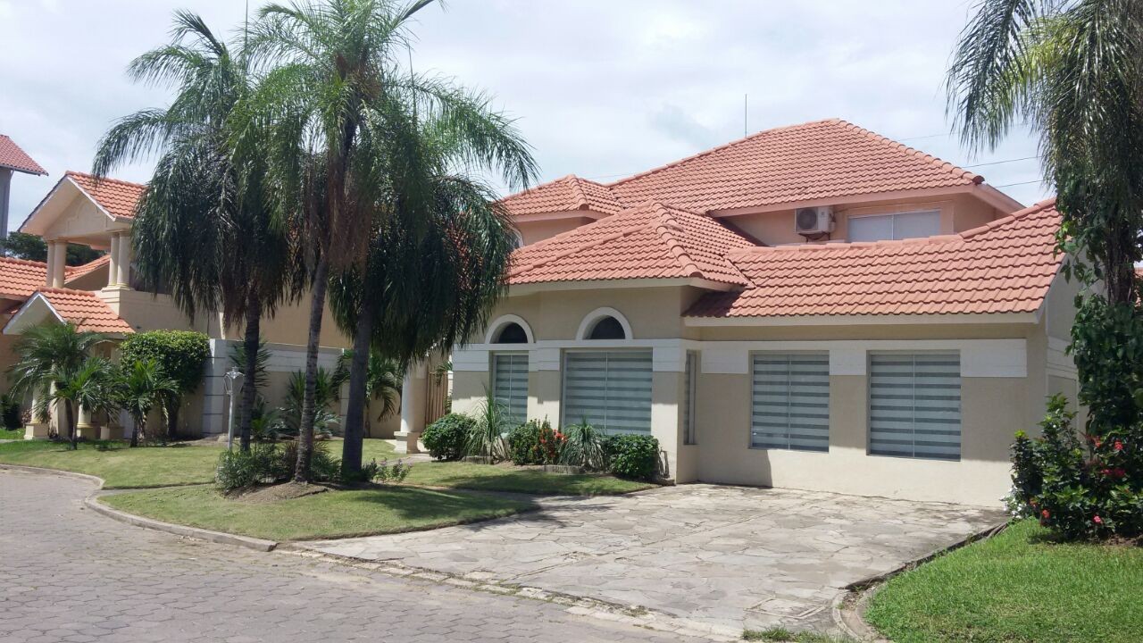 Casa en Las Palmas en Santa Cruz de la Sierra 5 dormitorios 5 baños  Foto 1