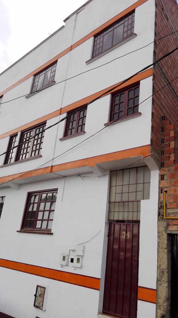 Casa en VentaZona de Villa Fátima, Final Caranavi, entre canchas Rosasani y Periferica consta de: 3 dormitorios 3 baños  Foto 2