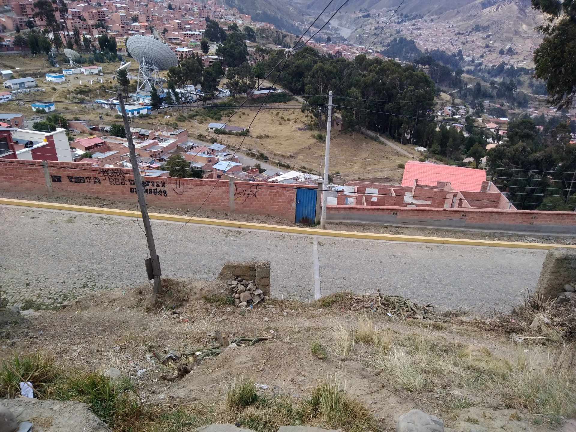 Casa en Pampahasi en La Paz 6 dormitorios 1 baños  Foto 3