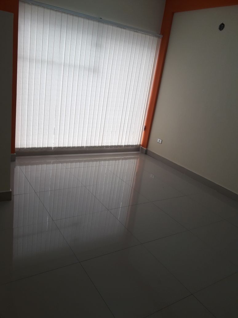 Oficina en AnticréticoAv6 de agosto edificio mercurio San Jorge  2 dormitorios 1 baños  Foto 2