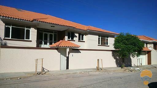 Casa en Tiquipaya en Cochabamba 5 dormitorios 5 baños 2 parqueos Foto 1