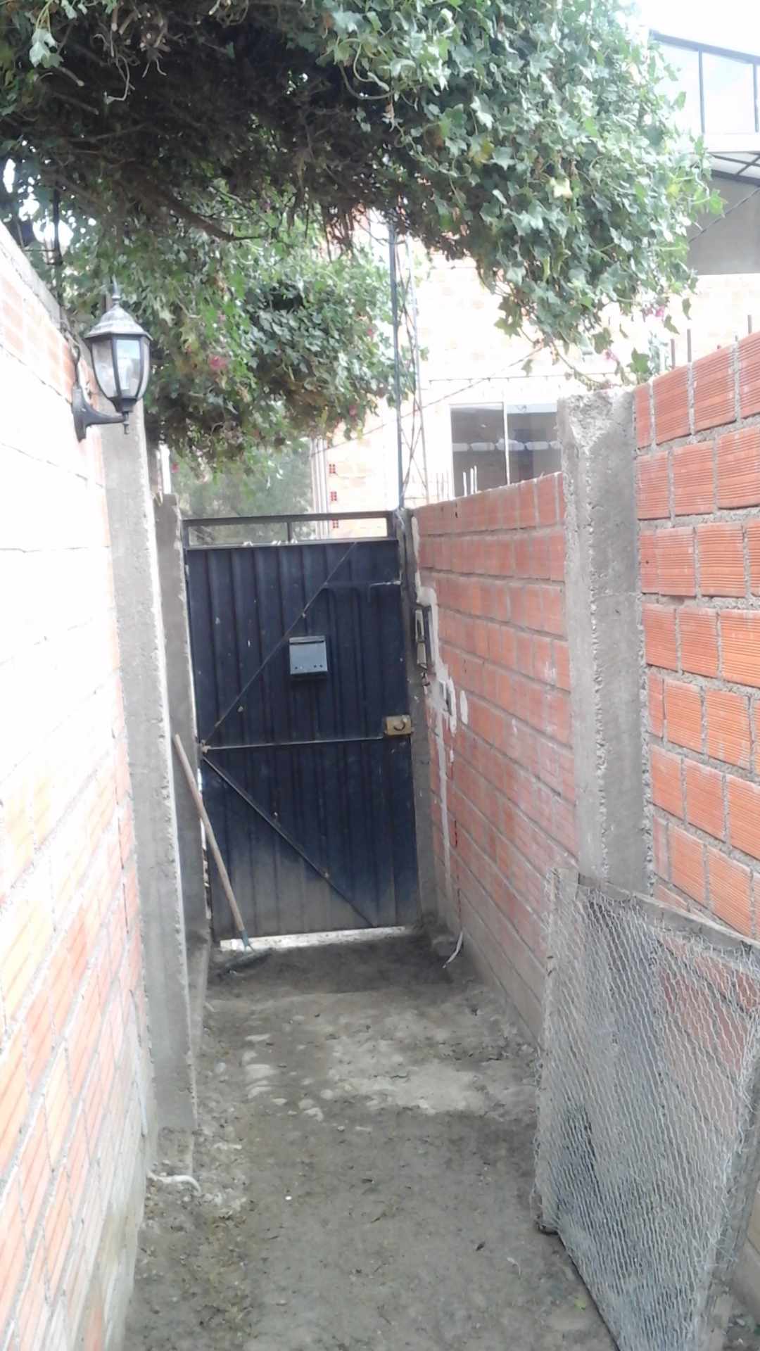 Casa en Venta

Zona Bajo San Antonio, final calle 10 pasaje Alberto Nro.24 puerta negra (a dos cuadras del minibus 848) 2 dormitorios 1 baños  Foto 9