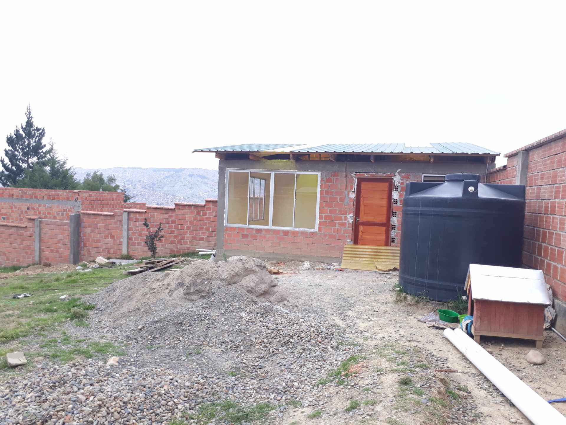 Terreno en VentaIngreso a Ciudadela Stronguista, acceso empedrado, con cordones de acera.    Foto 1
