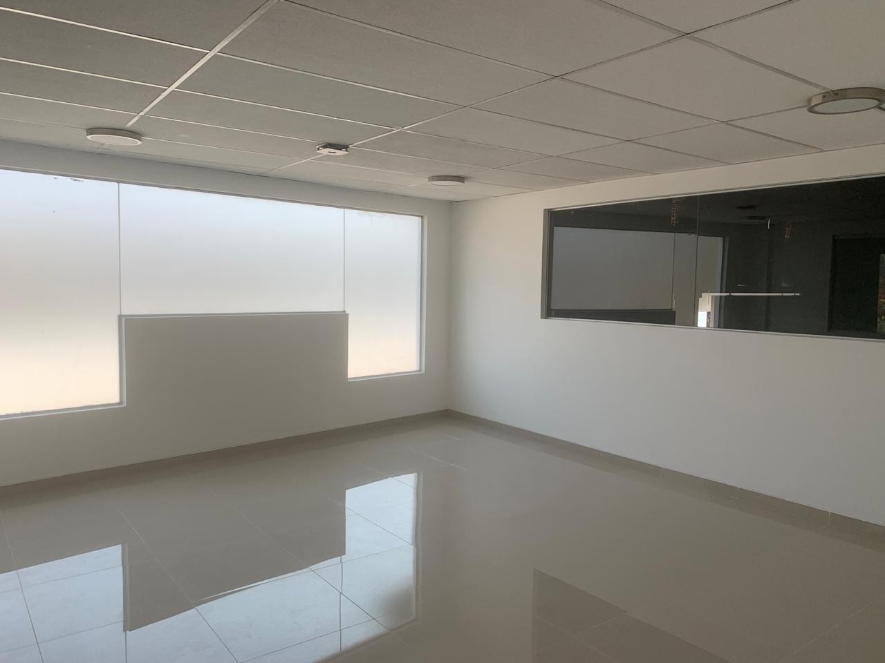 Galpón en AlquilerPROPIEDAD COMERCIAL EN ALQUILER 4TO ANILLO Y RADIAL 27 Foto 12