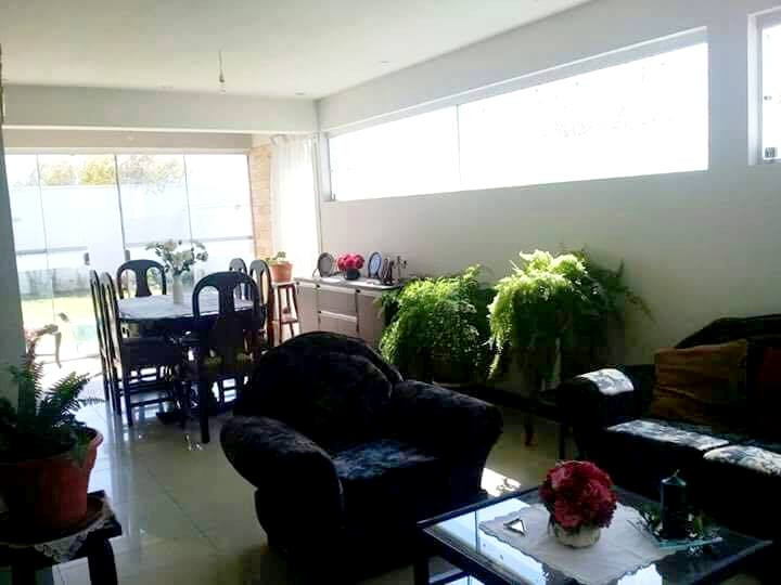 Casa en VentaHERMOSA CASA ESTILO MINIMALISTA, EXCELENTE UBICACIÓN - Ciudad de Tarija, ubicado en la zona Alto Senac. 3 dormitorios 4 baños 2 parqueos Foto 3