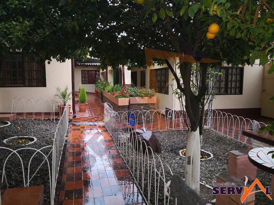 Casa en Queru Queru en Cochabamba 4 dormitorios 2 baños 2 parqueos Foto 2