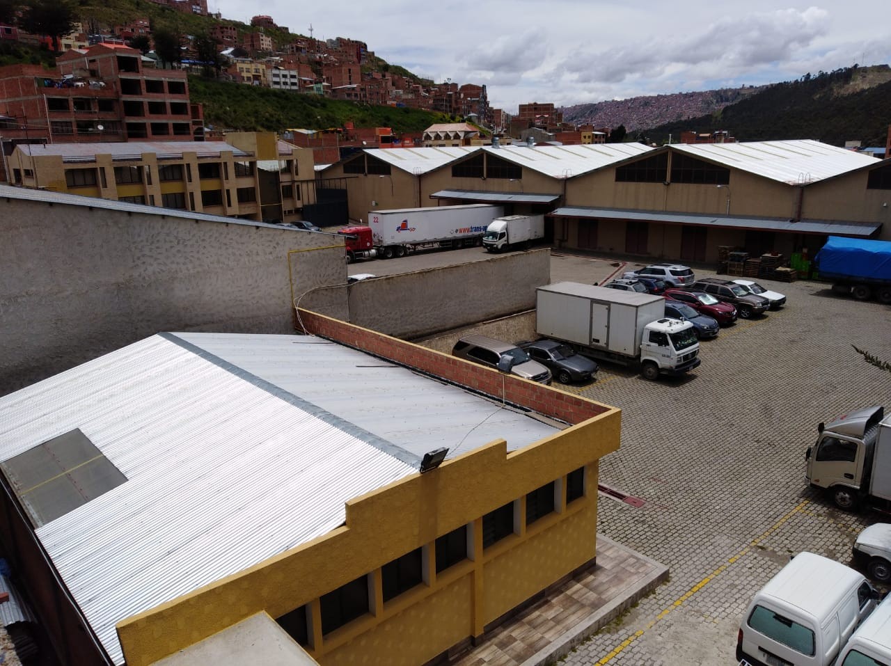 Galpón en VentaACHACHICALA (Pura Pura) LA PAZ - BOLIVIA 
Plena conjunción de Autopista La Paz - El Alto con Av. Chacaltaya 50 dormitorios 100 baños 30 parqueos Foto 1