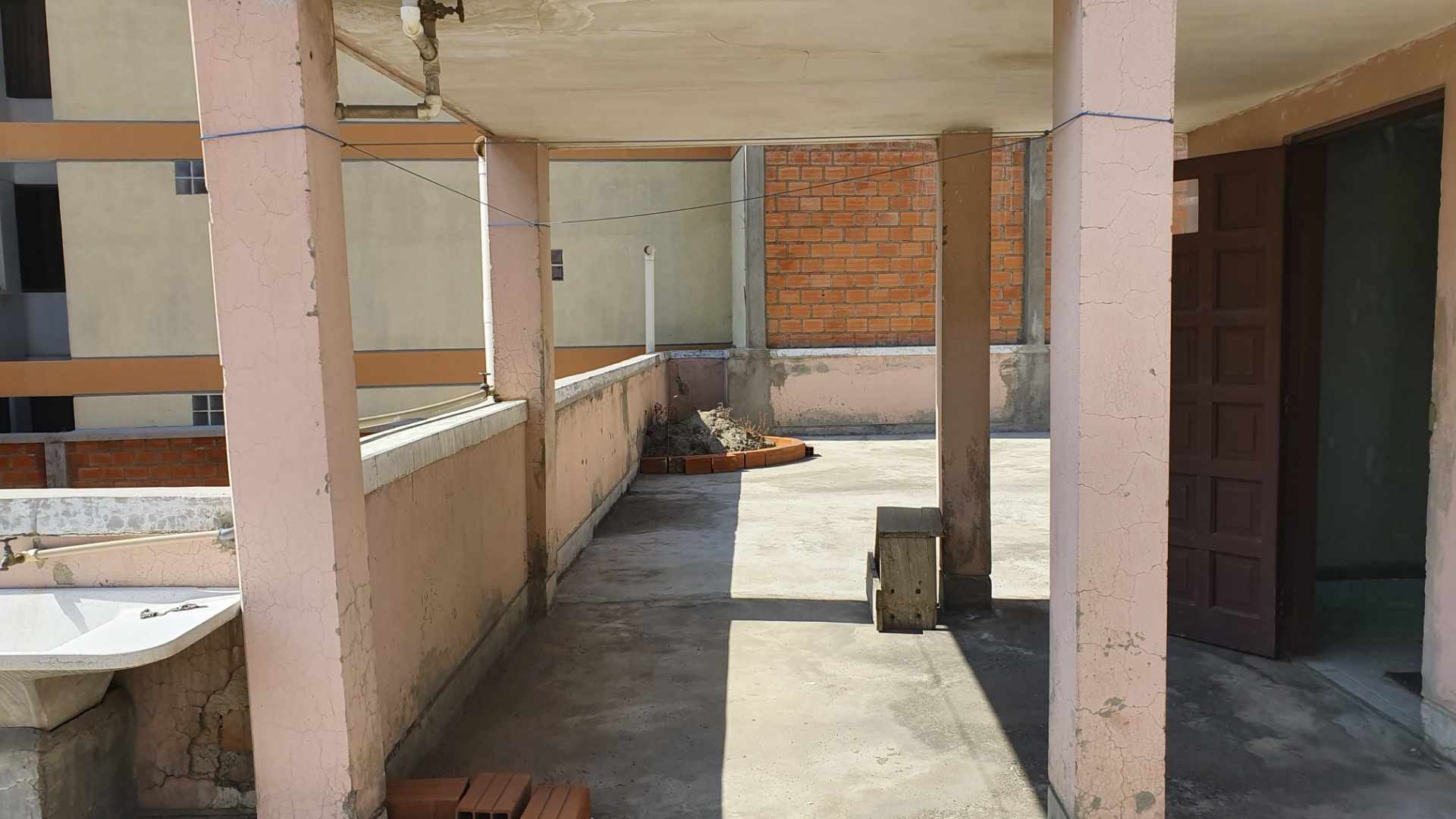 Edificio en VentaZONA CENTRAL AV. SUCRE Y ESQUINA PICHINCHA EDIFICIO EN VENTA  Foto 10