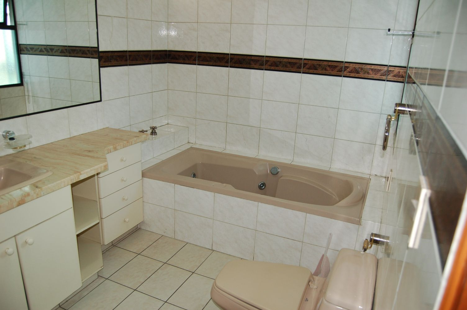 Departamento en Queru Queru en Cochabamba 3 dormitorios 5 baños 2 parqueos Foto 9