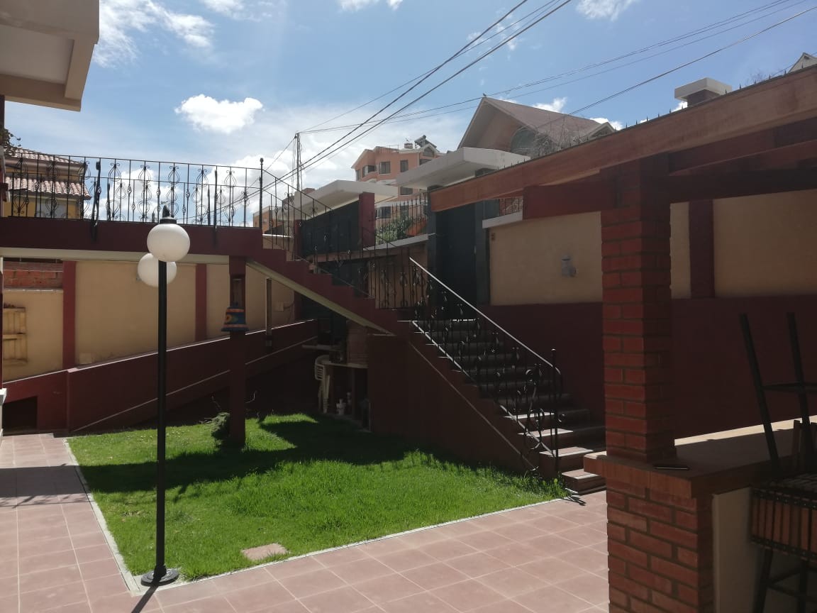 Casa en Mallasilla en La Paz 5 dormitorios 6 baños 4 parqueos Foto 12