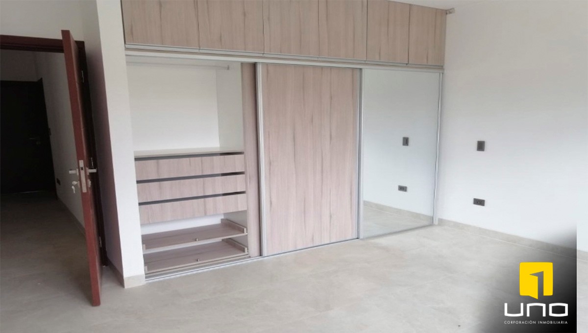 Casa en El Remanso en Santa Cruz de la Sierra 4 dormitorios 4 baños 3 parqueos Foto 3