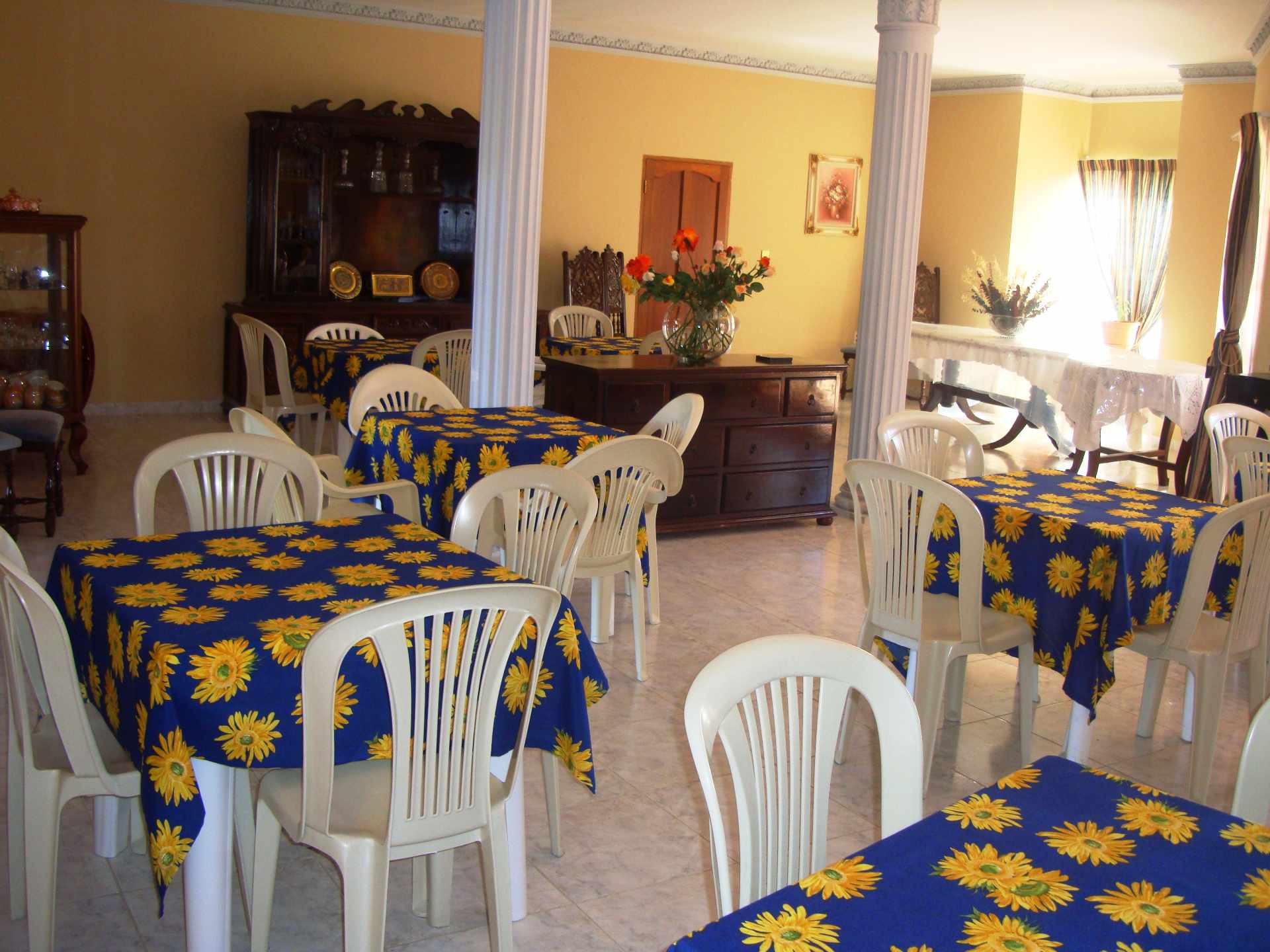 Local comercial Hotel de 4 estrellas de categoría
 en funcionamiento en
la ciudad de Tarija Foto 2