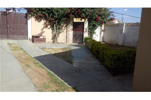 Casa en Noroeste en Cochabamba 6 dormitorios 2 baños 1 parqueos Foto 3