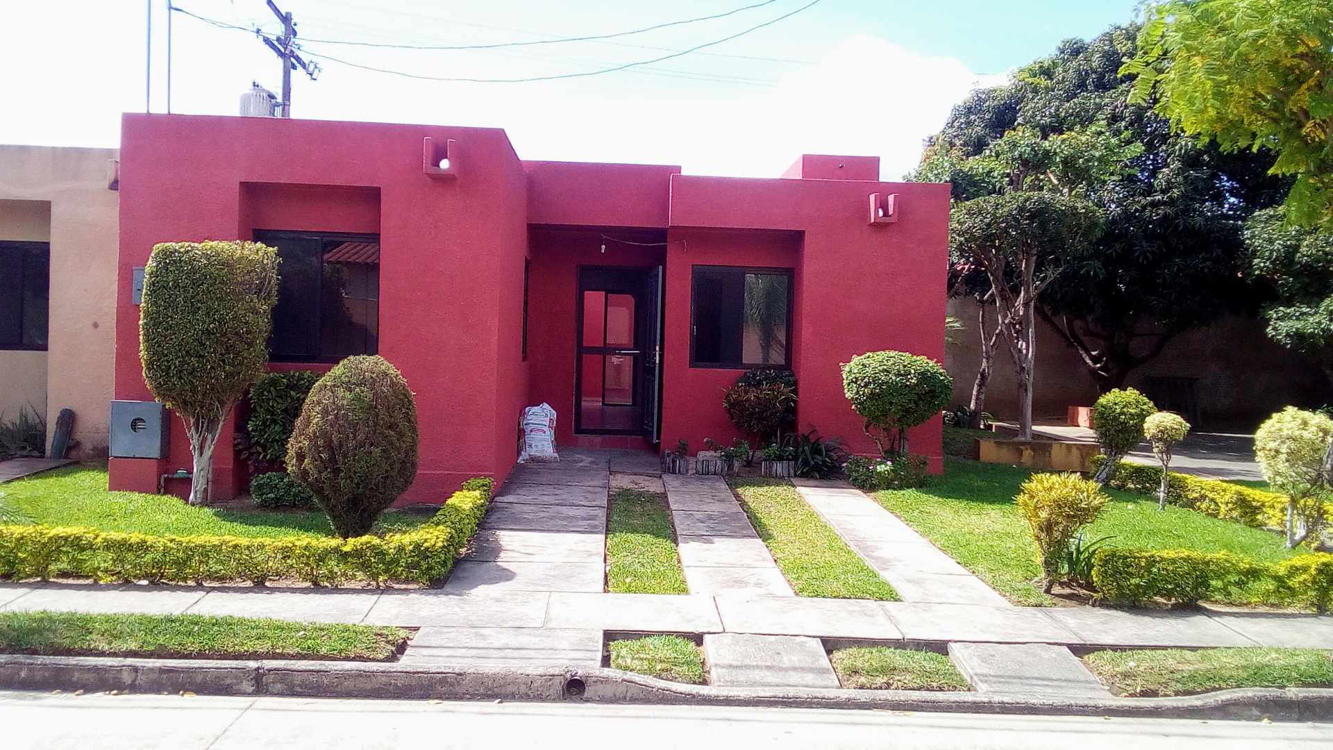Casa en Entre 3er y 4to anillo Sur en Santa Cruz de la Sierra 3 dormitorios 2 baños 1 parqueos Foto 1