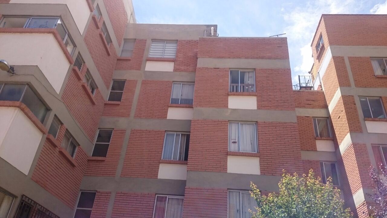 Departamento en Los Pinos en La Paz 3 dormitorios 3 baños  Foto 1