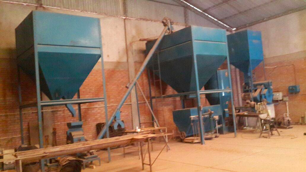 Galpón en VentaTERRENO CON GALPON EN ZONA URBANA DE COTOCA Foto 2