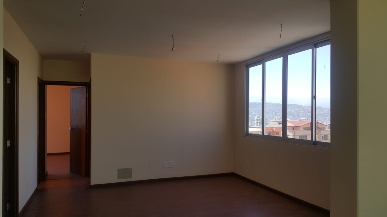 Departamento en San Pedro en La Paz 3 dormitorios 3 baños  Foto 3
