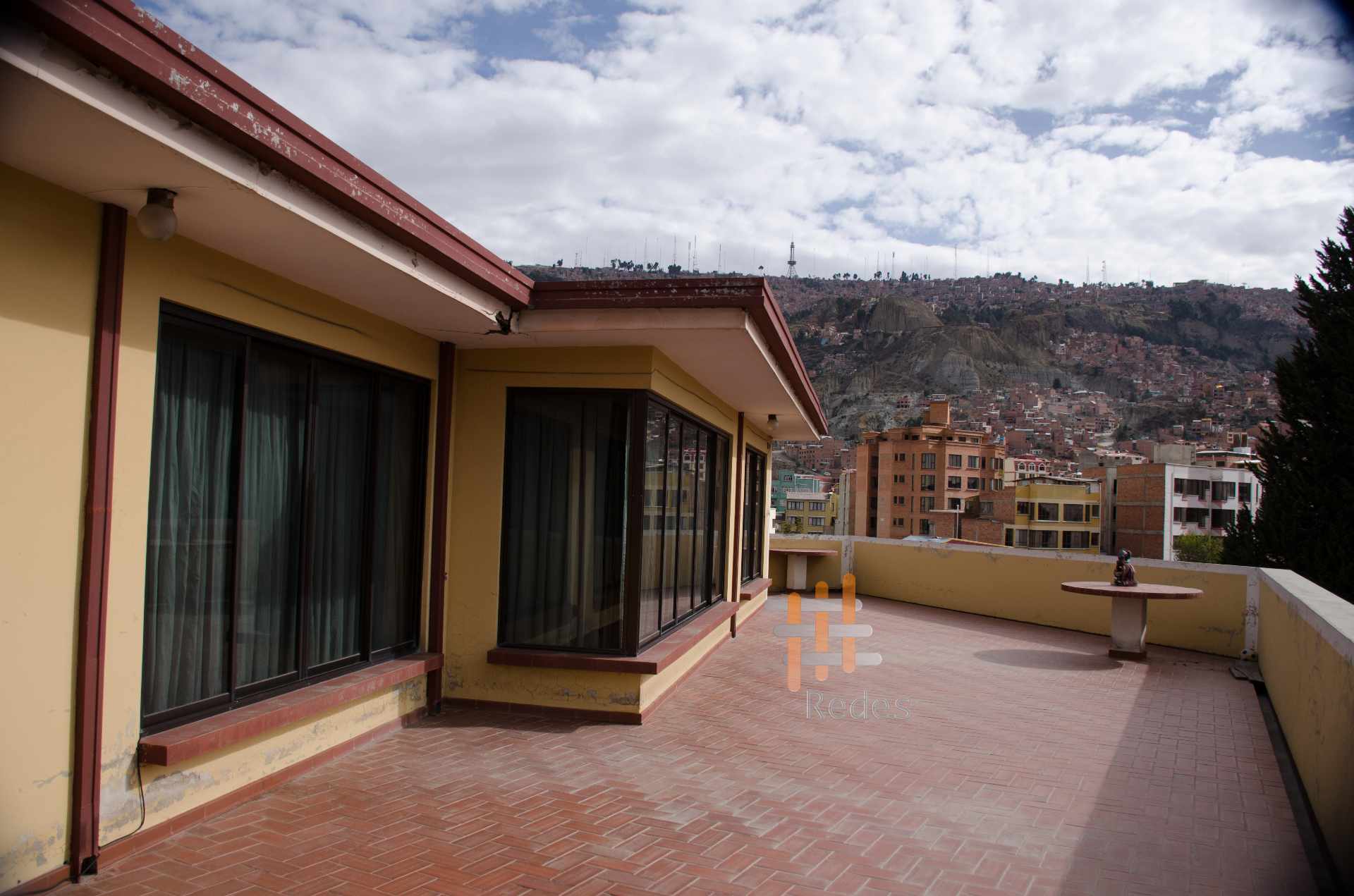 Edificio en San Jorge en La Paz 18 dormitorios 12 baños 16 parqueos Foto 2