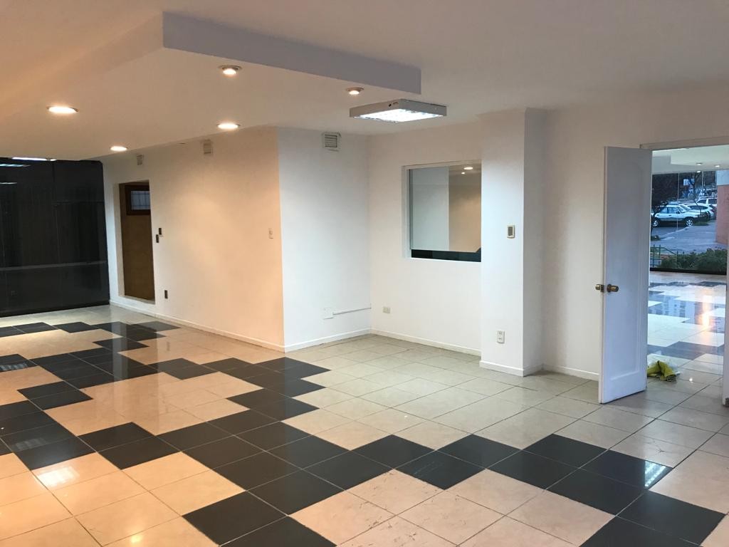 En Alquiler a $us 2,200 Foto 5