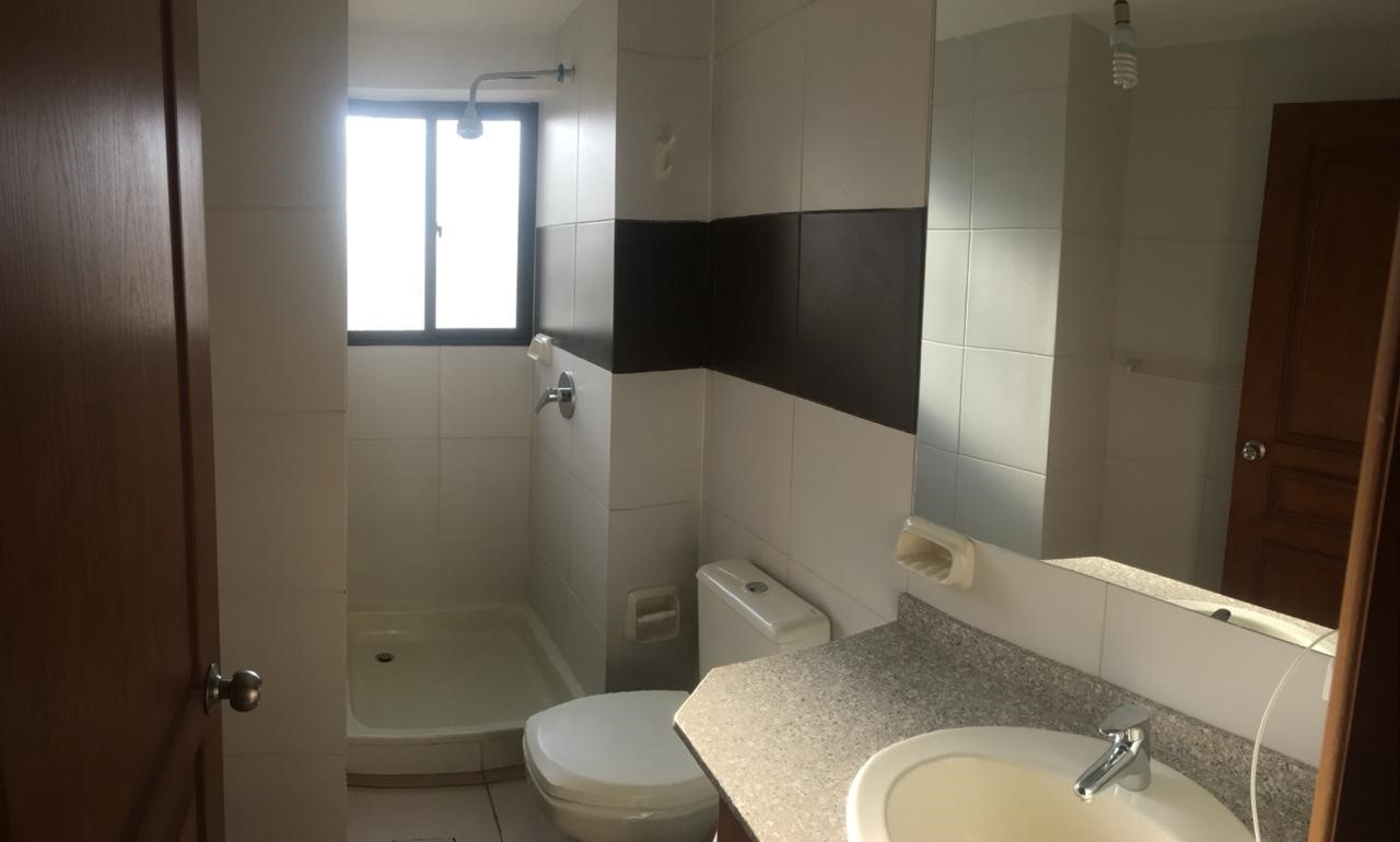 Departamento en Miraflores en La Paz 3 dormitorios 3 baños 1 parqueos Foto 3