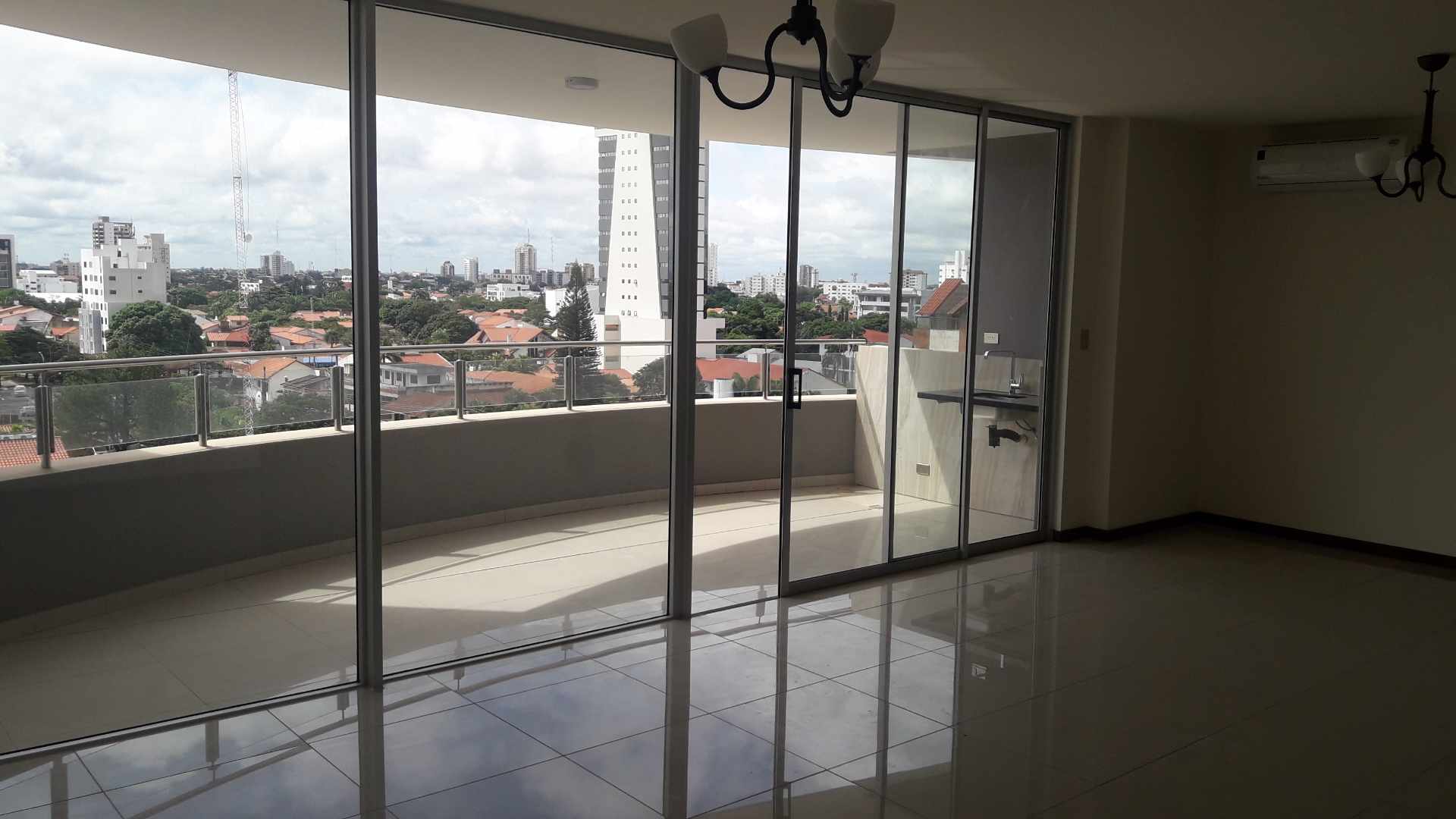 En Alquiler a $us 1,000 Foto 3