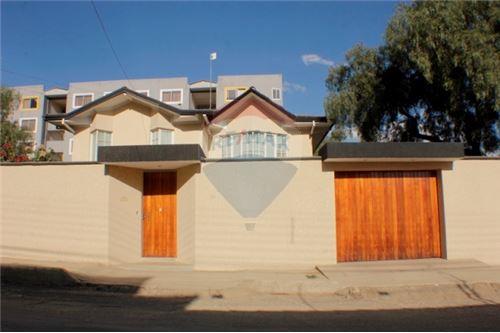 Casa en Villa Taquiña en Cochabamba  4 baños  Foto 1