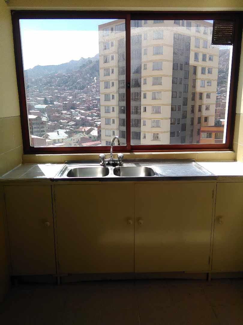 Departamento en Miraflores en La Paz 3 dormitorios 2 baños 1 parqueos Foto 5