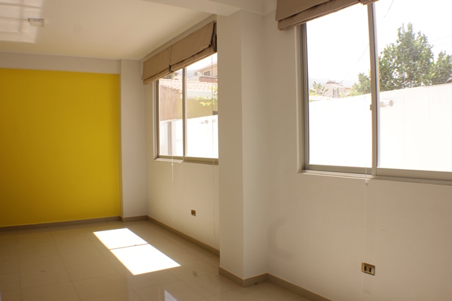 Local comercial en VentaCalle Alcibiades Guzmán casi Av. Santa Cruz Foto 11