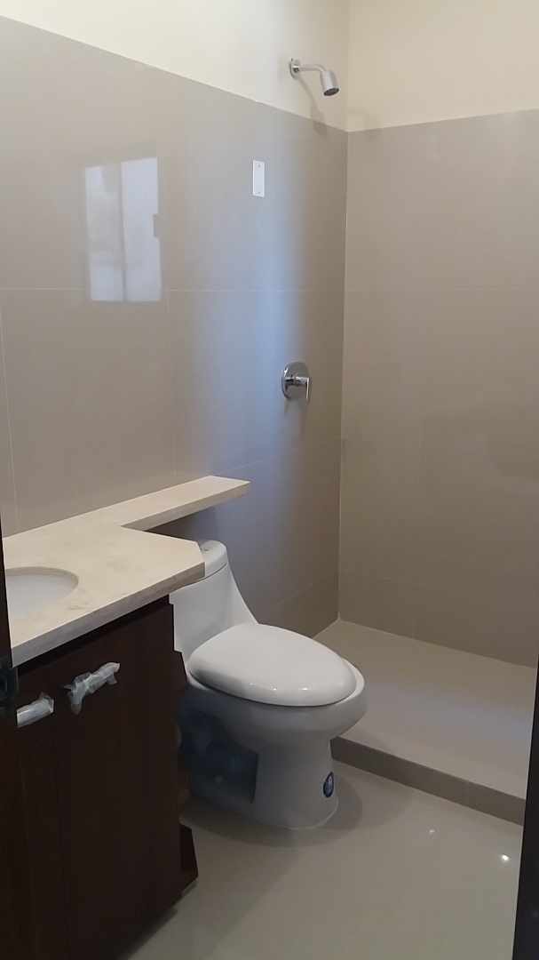 Casa Colonial Norte se encuentra ubicado al norte de la ciudad, ingresando por  la Av. Banzer en el Km 8,5 a 5 minutos del 4er anillo. Foto 9