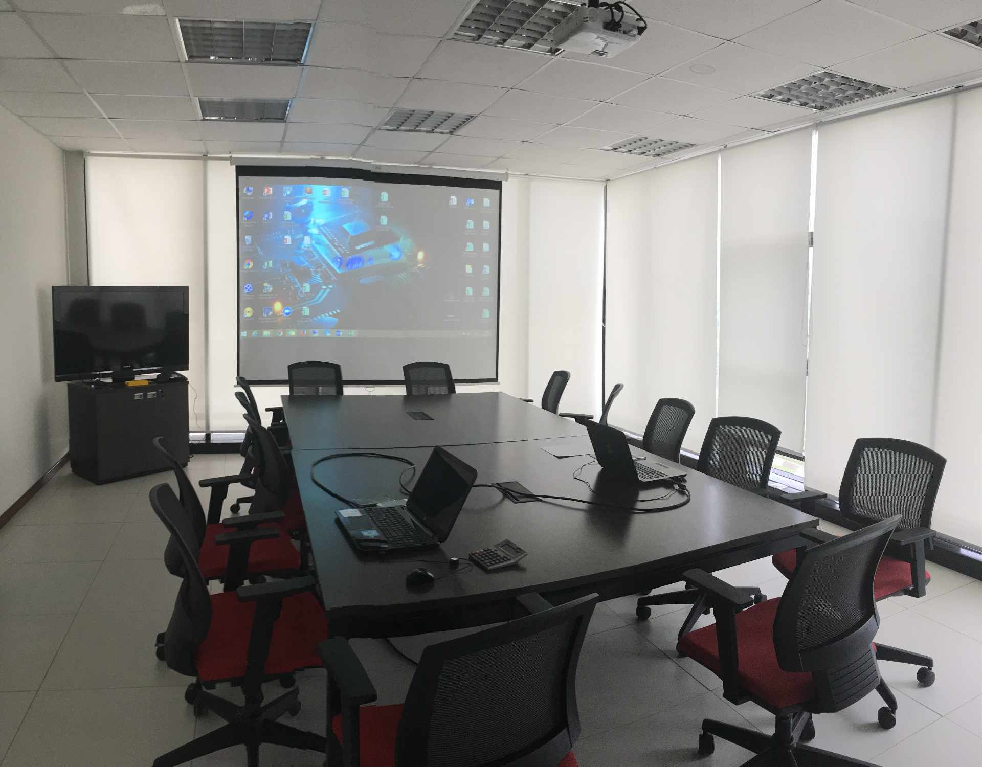 Oficina Centro empresarial Equipetrol Edif el CUBO I Foto 5