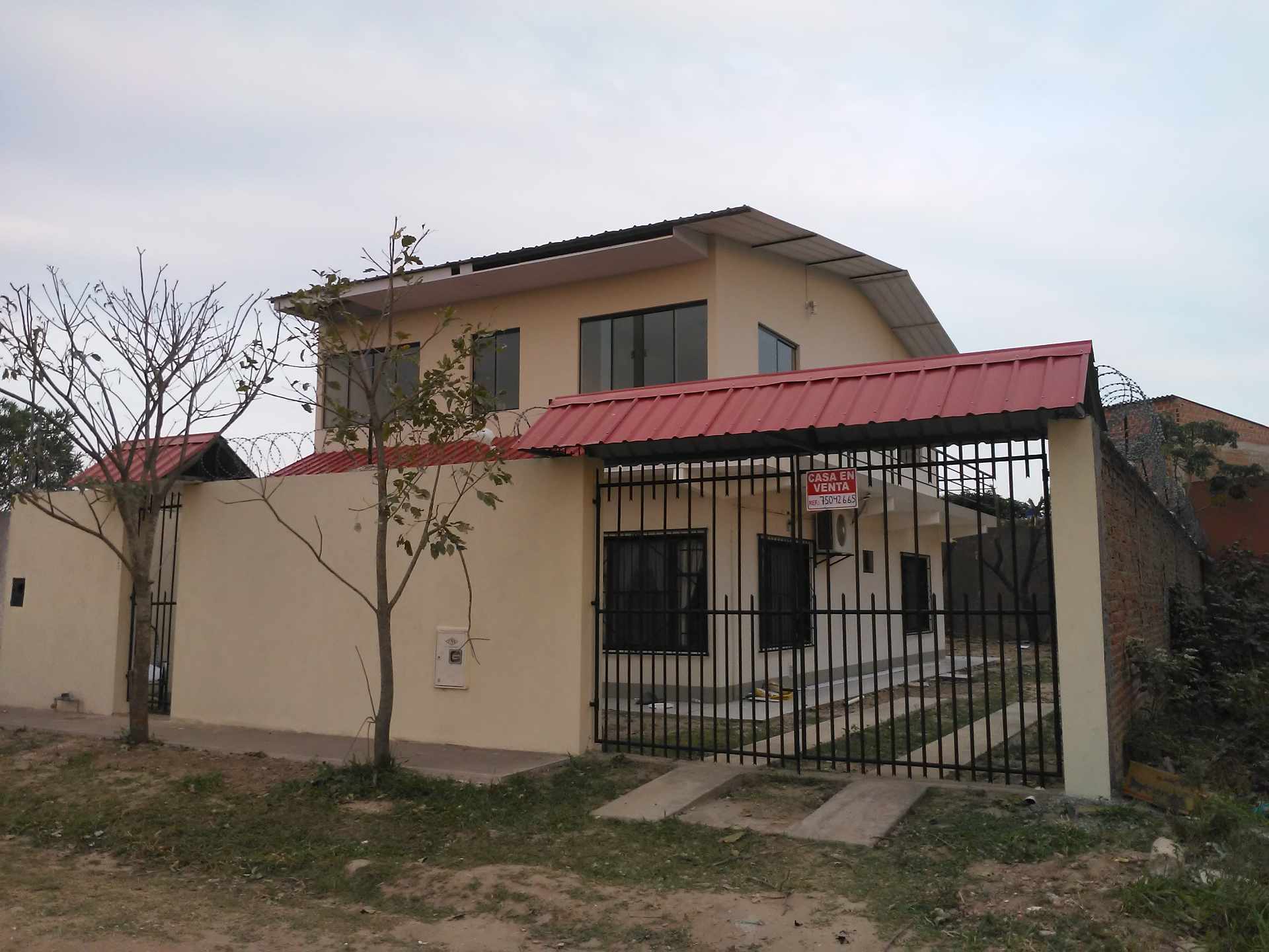 Casa en VentaBarrio Virgen de Guadalupe C/ San Simon 8vo anillo entre Cambodromo y Av Lujan parada final linea 14 Foto 1