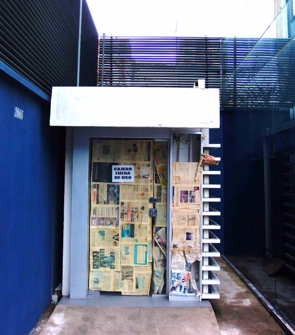 Local comercial en AlquilerAv. 20 de Octubre No. 2665 casi esquina calle Campos. Edf. Torre Azul Foto 3